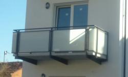 Ringhiera balconi con lastre di vetro satinate