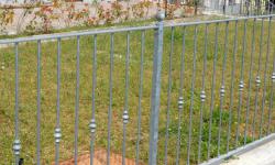 Ringhiera zincata con borchia di decoro